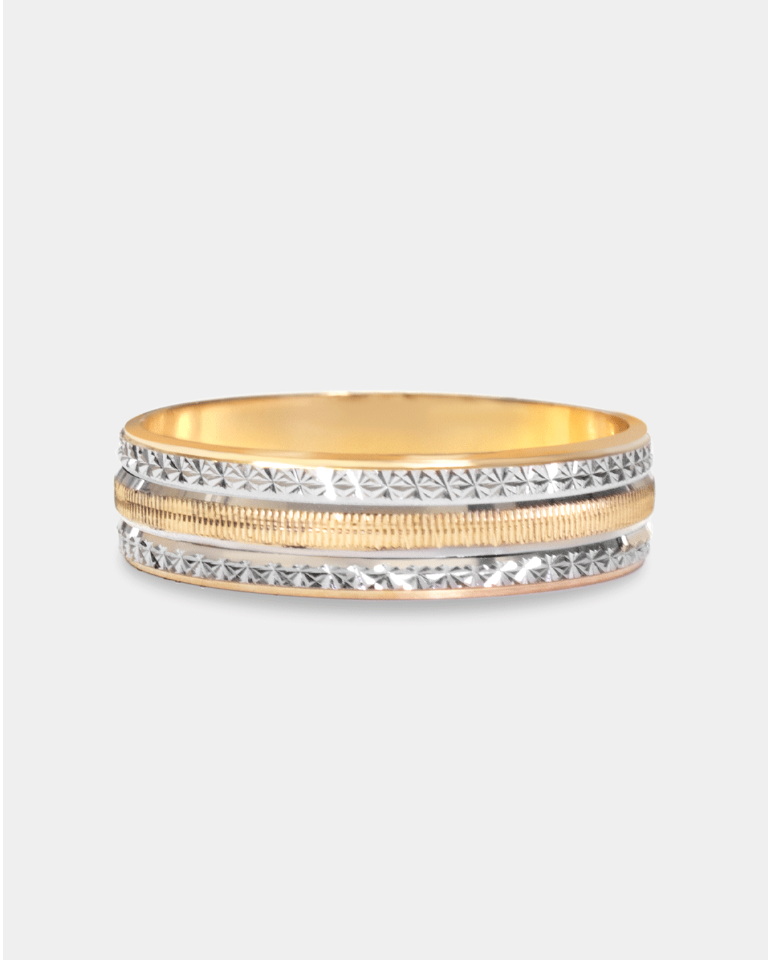 Argolla de Matrimonio en Oro Amarillo y Blanco con Grabado Geométrico