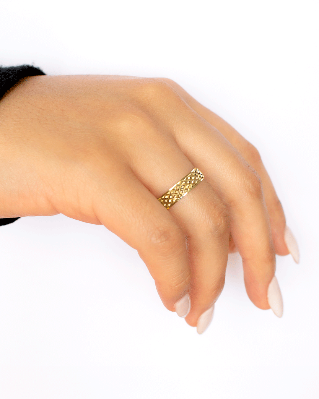 Argolla de Matrimonio de Oro Amarillo con Grabado en Rombo