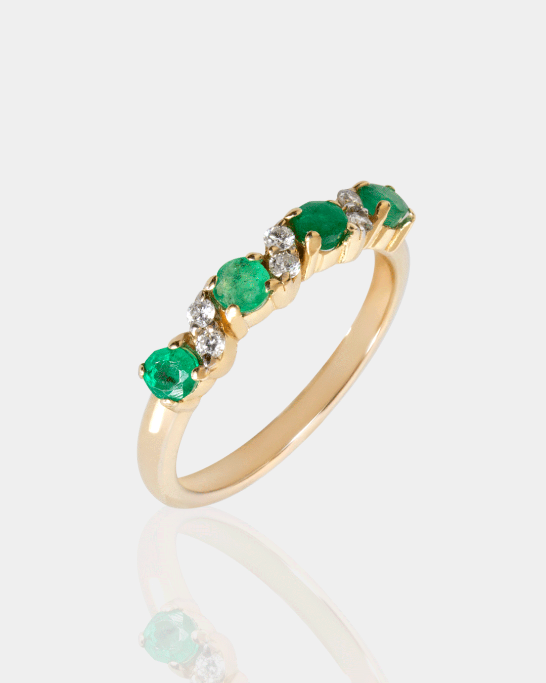 Anillo de Oro con Diamantes y Esmeraldas