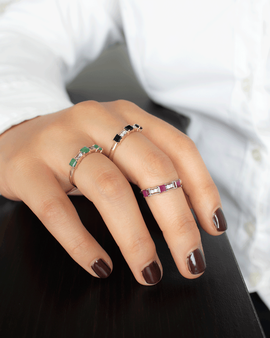 Anillo de Oro con Diamantes y Esmeraldas