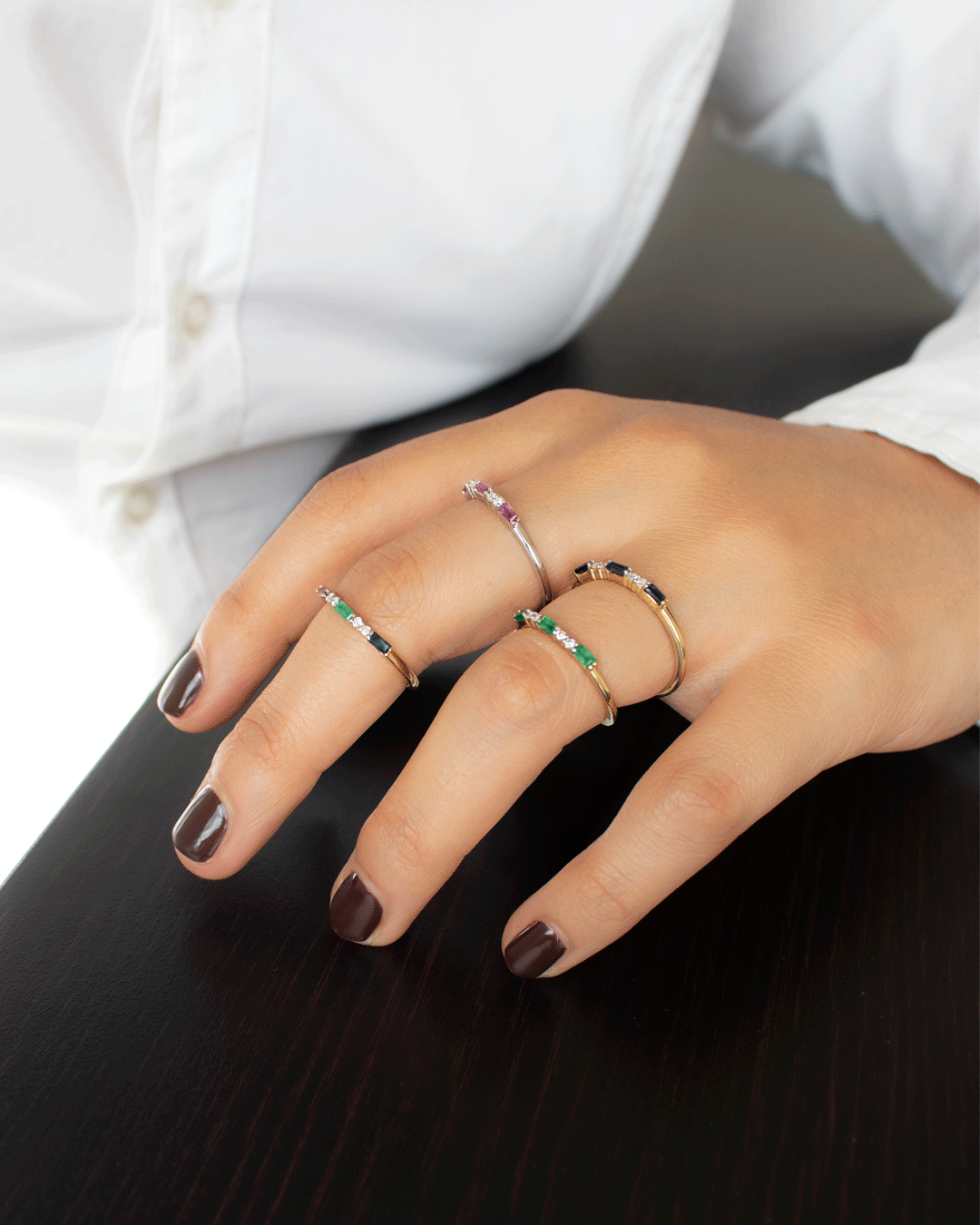 Anillo de Oro con Diamantes y Piedras Naturales