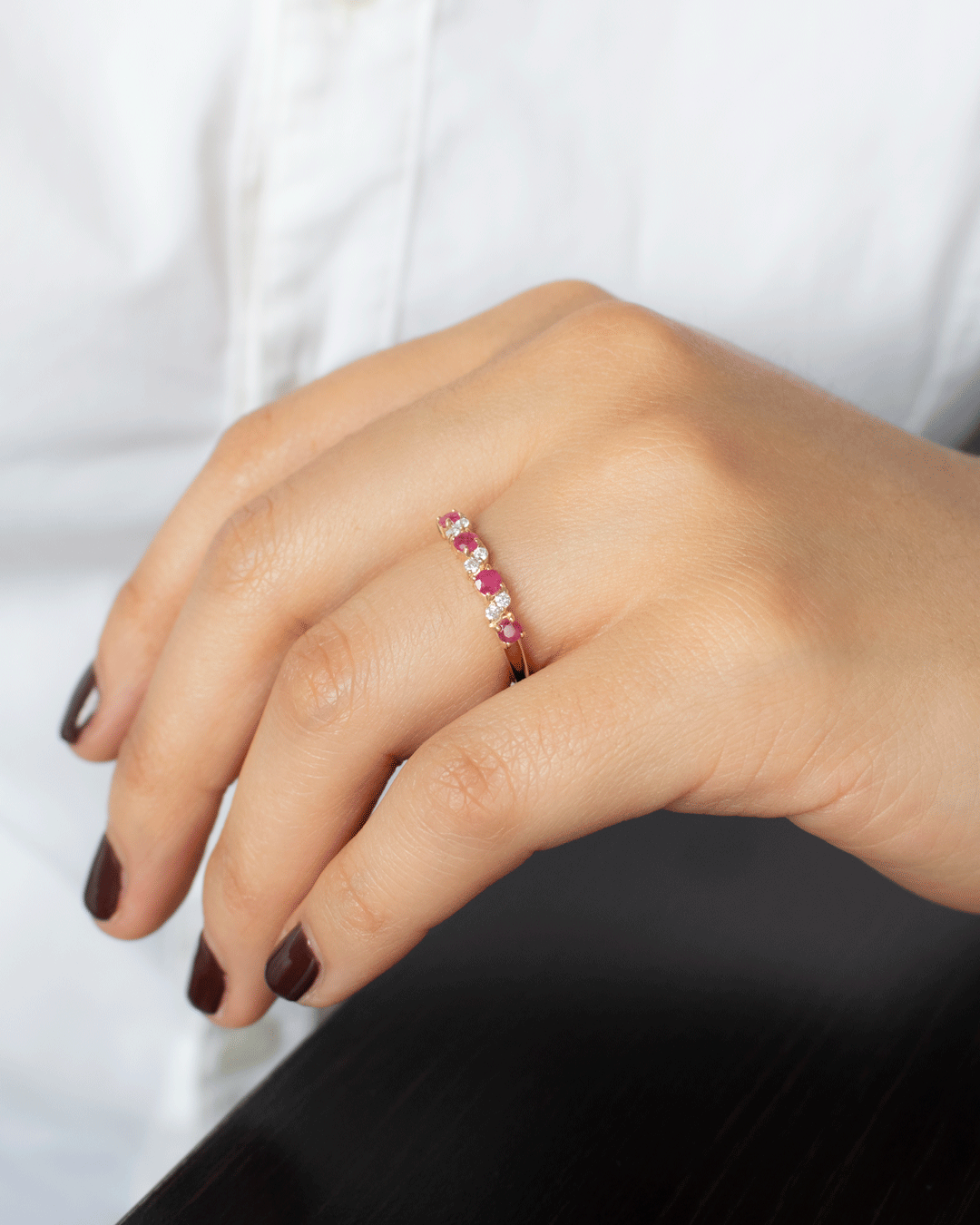 Anillo de Oro con Diamantes y Rubí