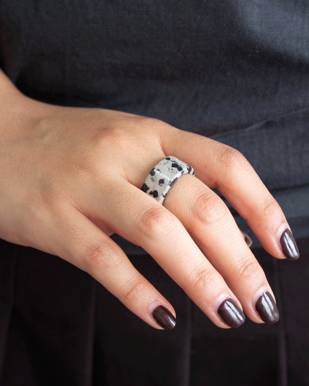 Anillo de Piedra Natural Jaspe Dálmata Grueso