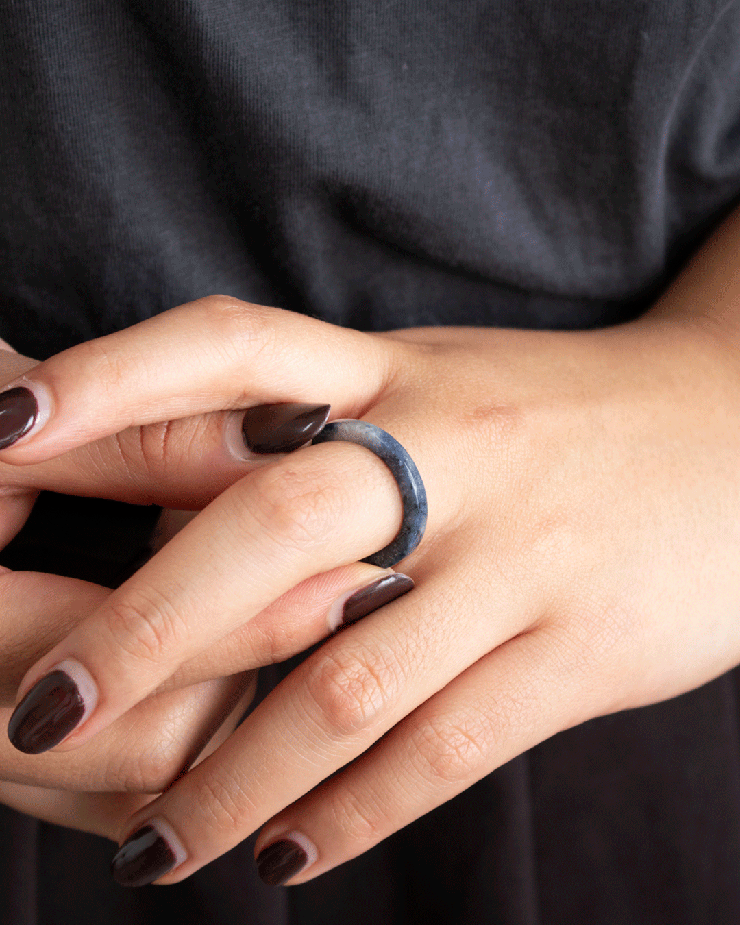 Anillo de Piedra Natural Sodalita Delgado