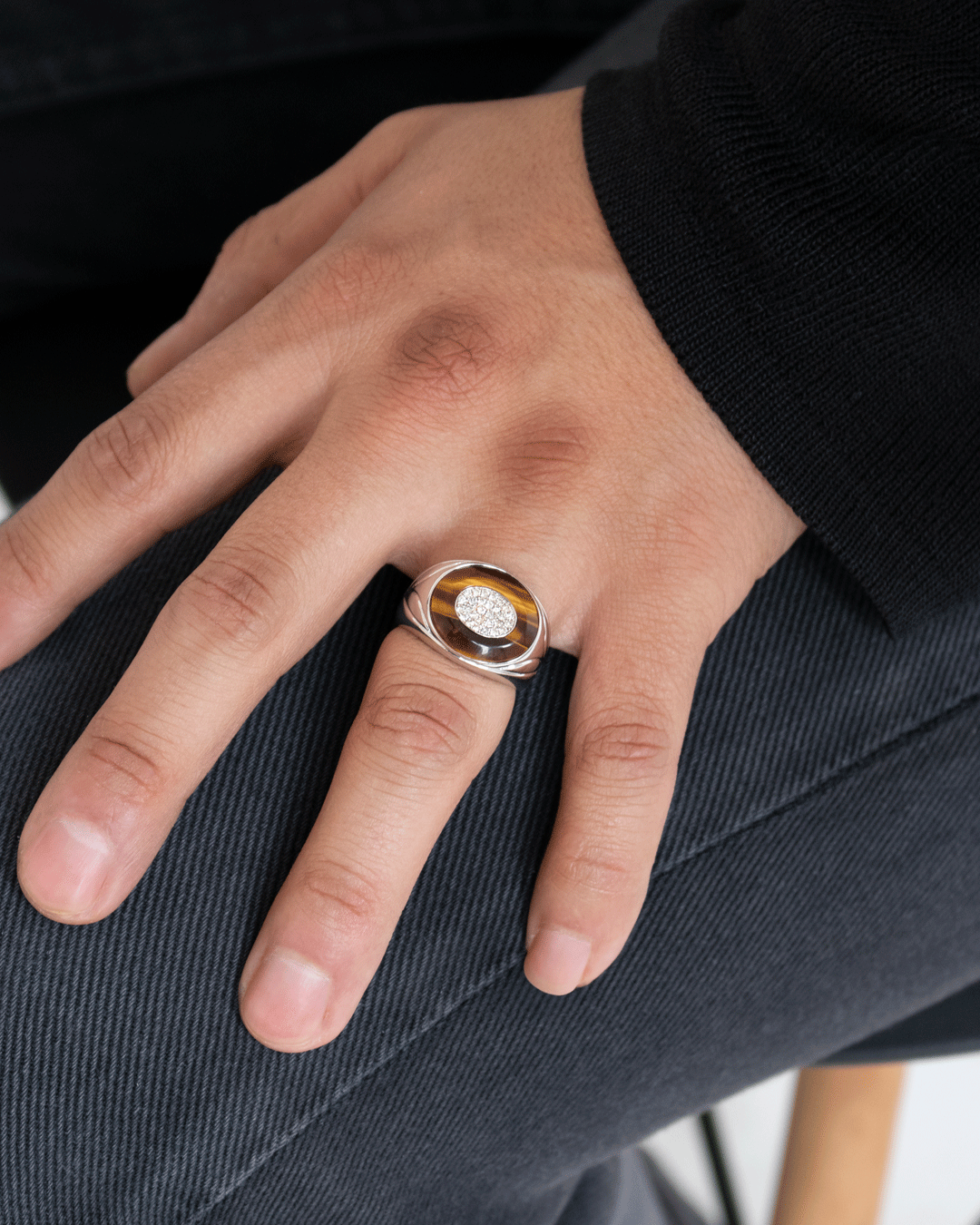 Anillo con Ojo de Tigre y Diamantes