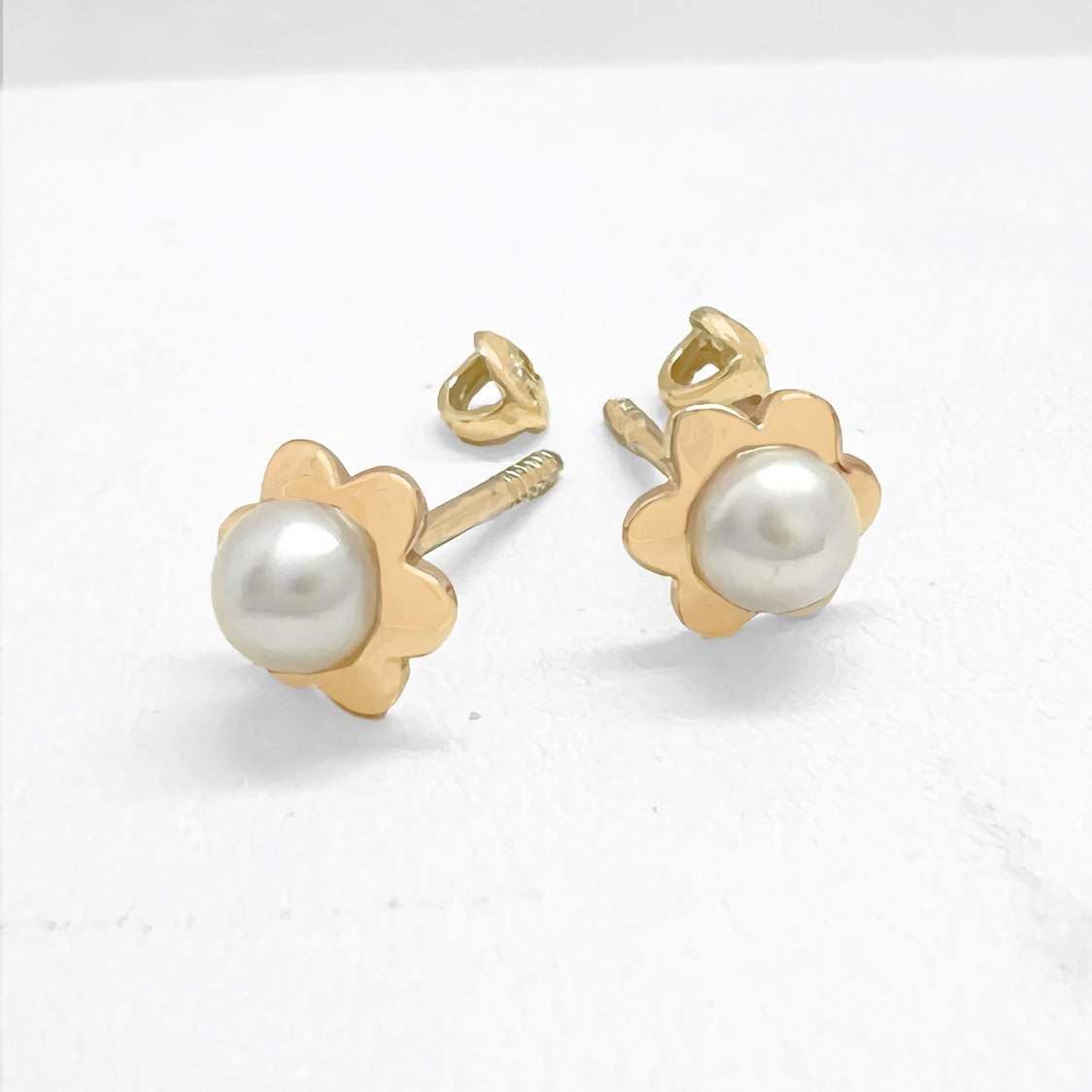 Broquel de Flor con Perla