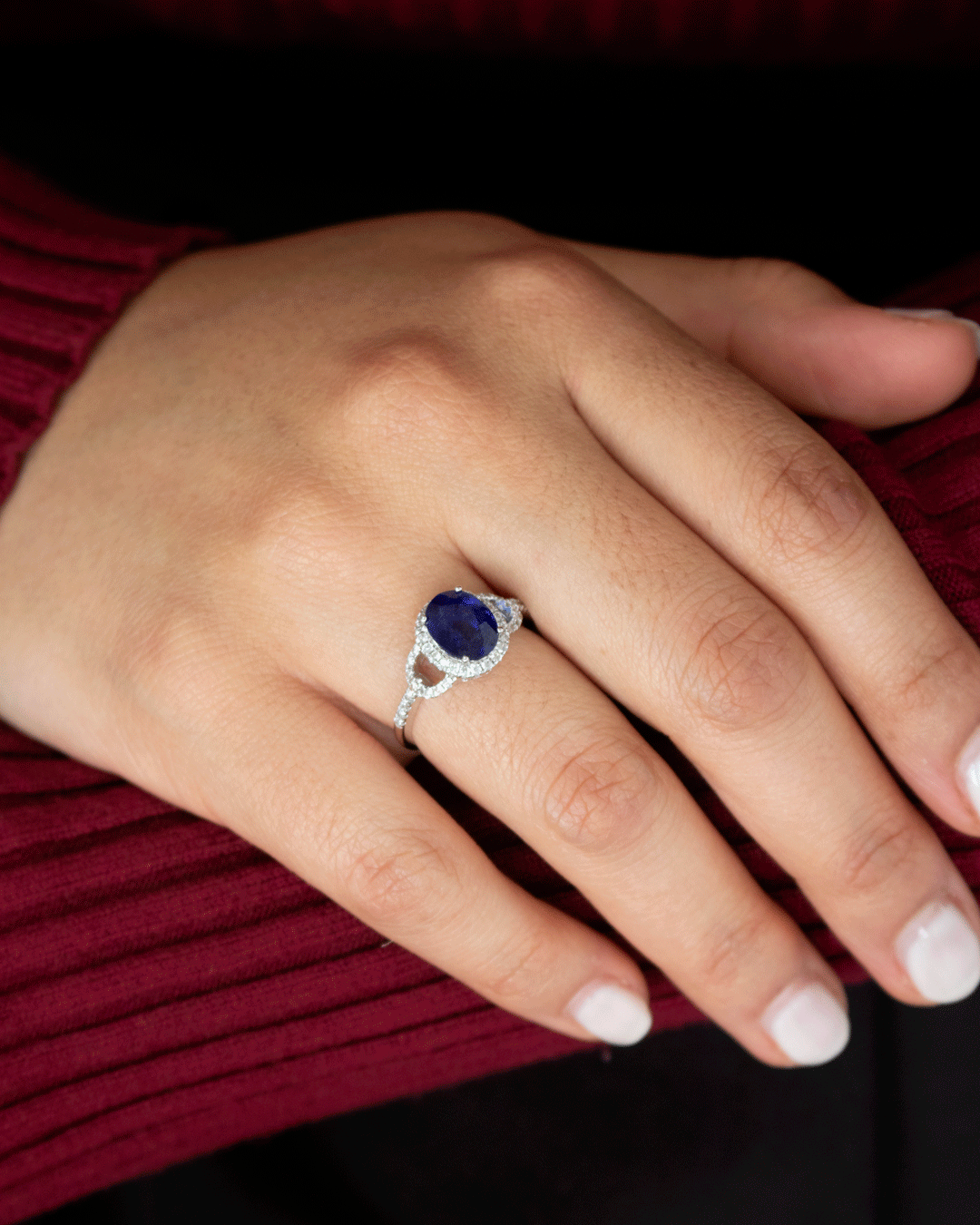 Anillo de Plata con Zafiro Azul