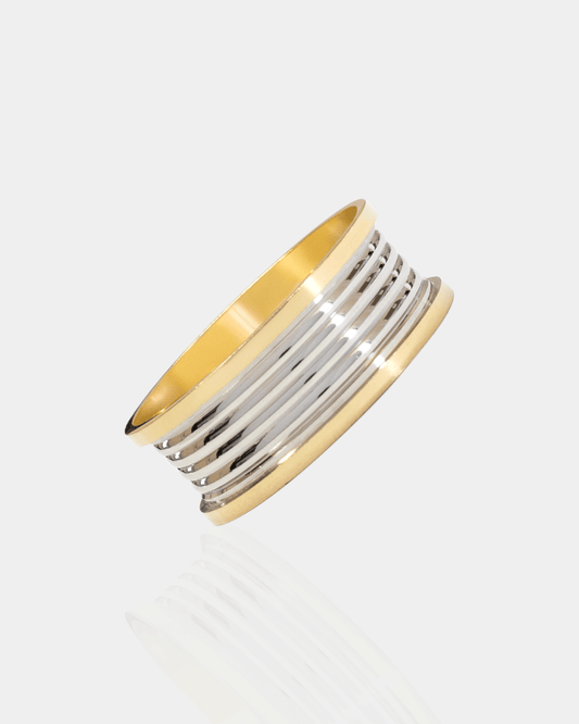 Argolla de Matrimonio con Diseño Acanalado en Oro Amarillo y Blanco