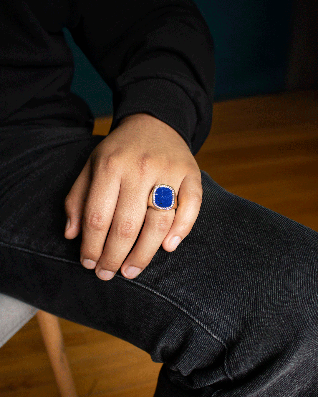 Anillo para Hombre con Lapislázuli y Zirconias Blancas