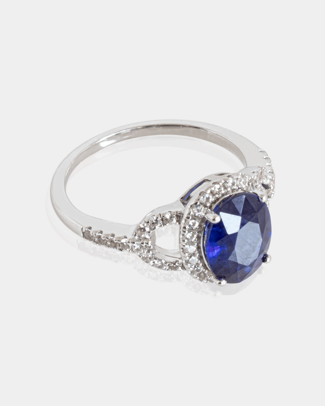Anillo de Plata con Zafiro Azul