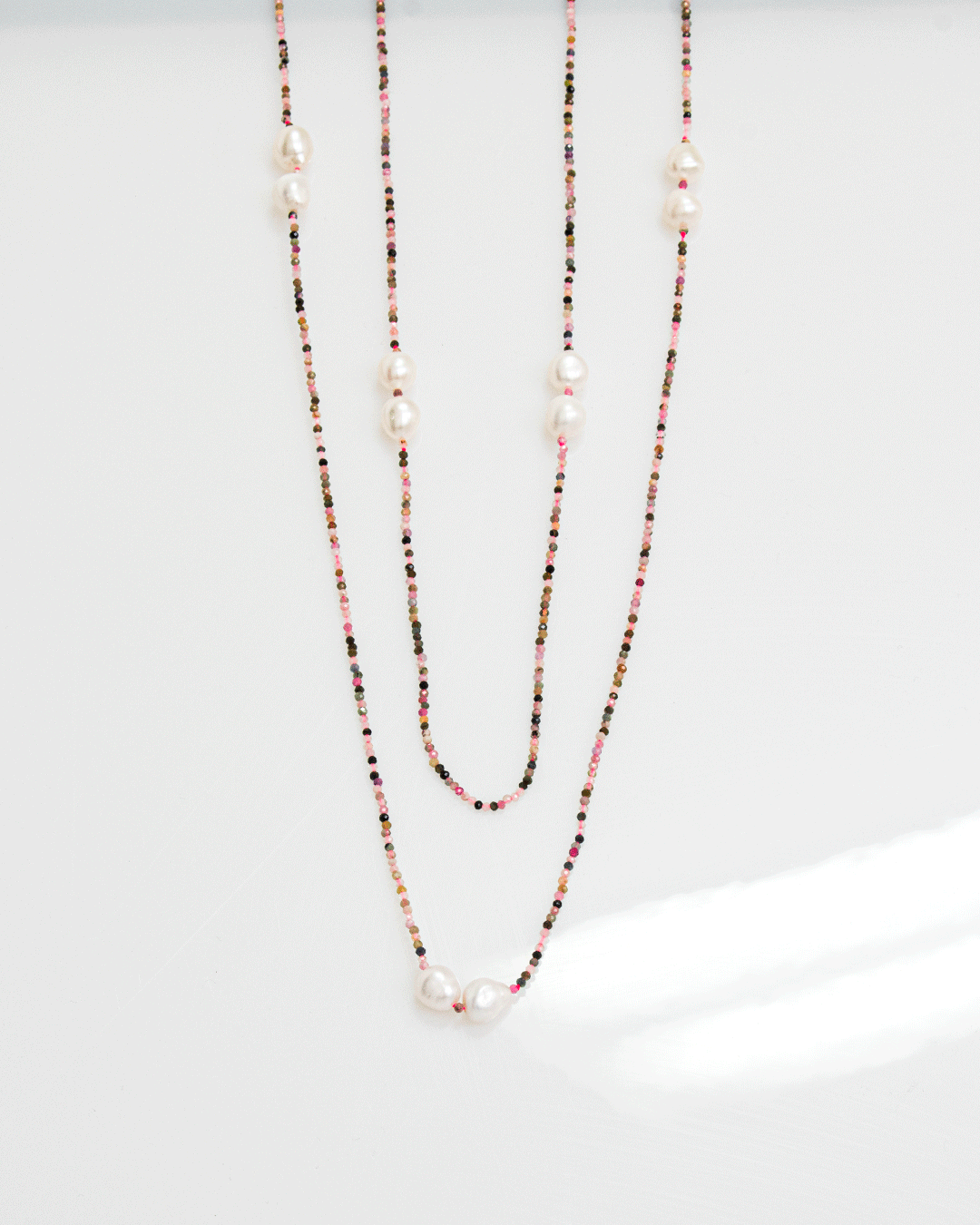 Collar Largo de Turmalina y Perlas Blancas