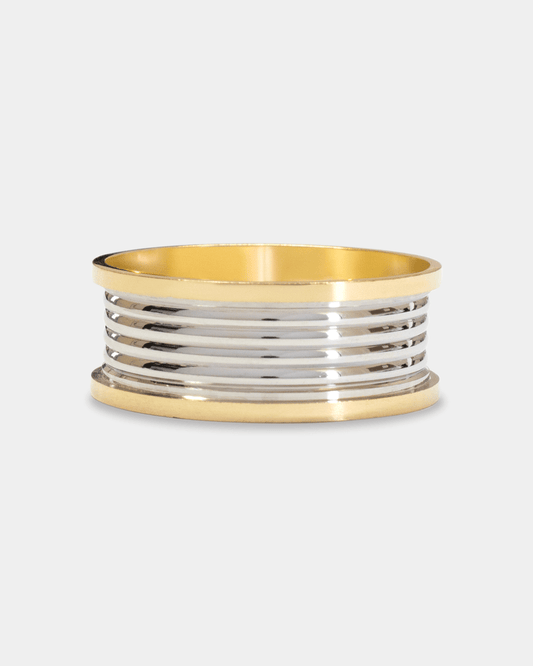 Argolla de Matrimonio con Diseño Acanalado en Oro Amarillo y Blanco