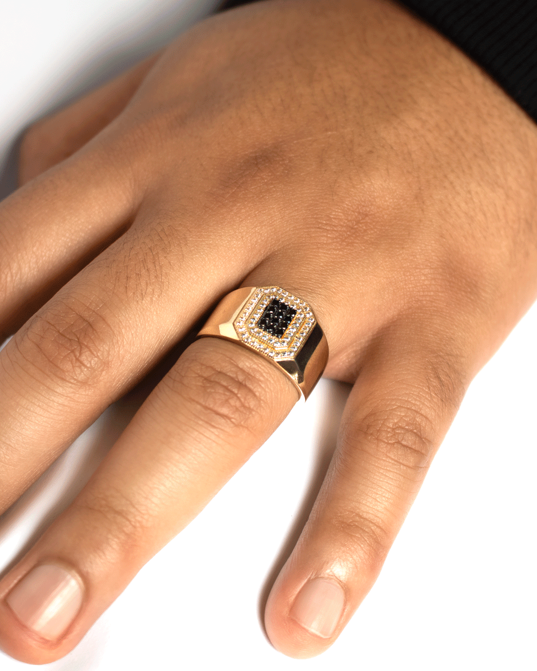 Anillo para Hombre con Zirconias Negras y Blancas