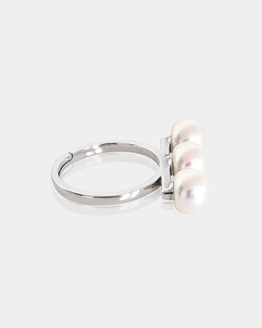 Anillo de Plata con Perlas Blancas