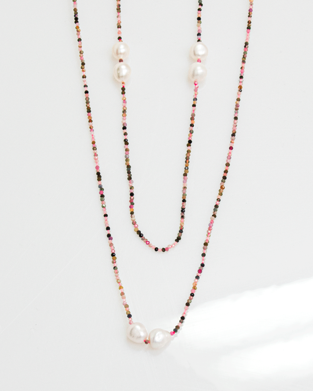 Collar Largo de Turmalina y Perlas Blancas