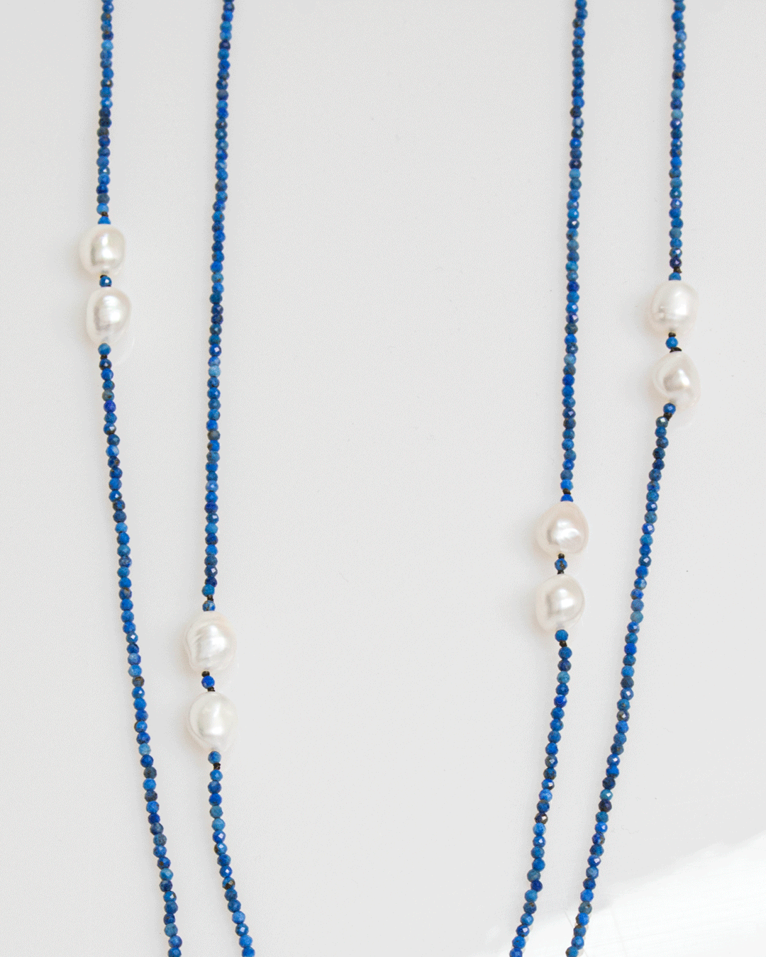 Collar Largo de Lapislázuli y Perlas Blancas