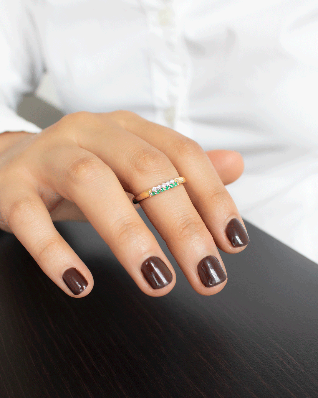Anillo de Oro con Diamantes y Esmeraldas