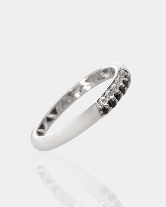 Anillo de Oro con Diamantes y Zafiro Azul