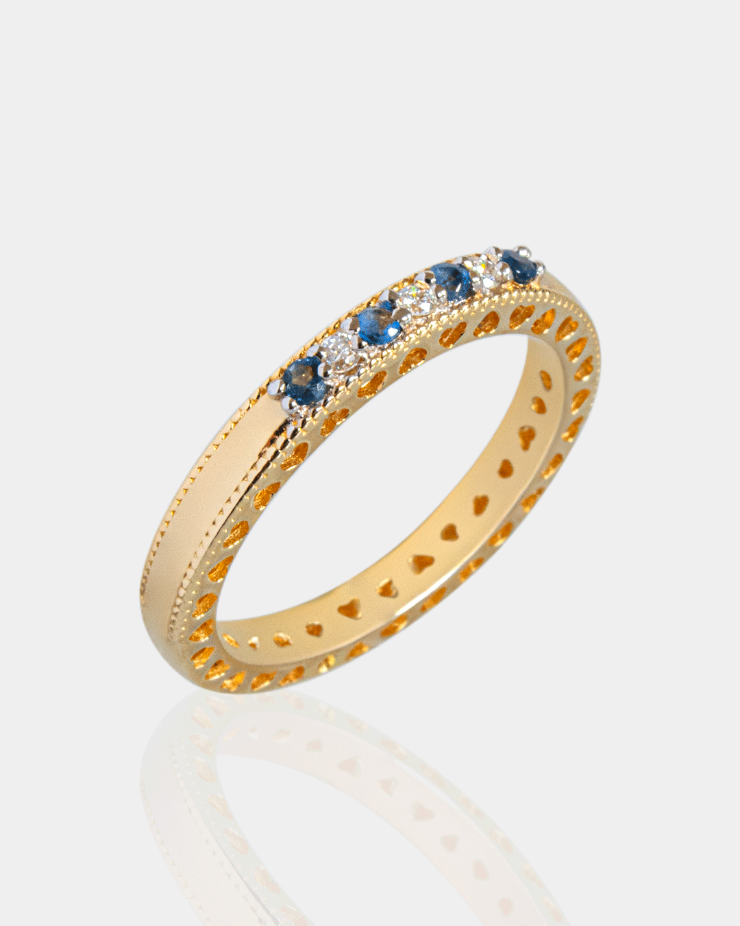 Anillo de Oro con Diamantes y Zafiro Azul