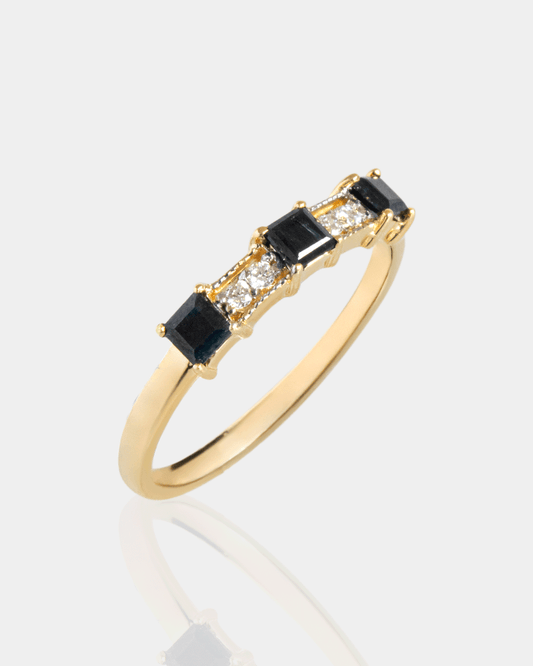 Anillo de Oro con Diamantes y Zafiro Azul