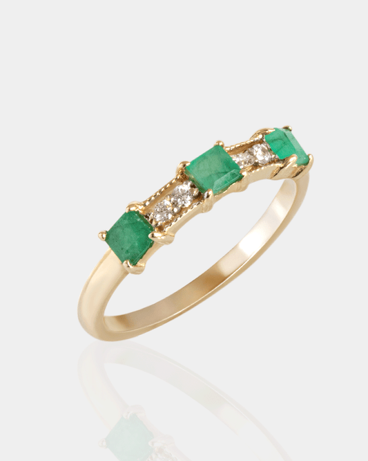 Anillo de Oro con Diamantes y Esmeraldas