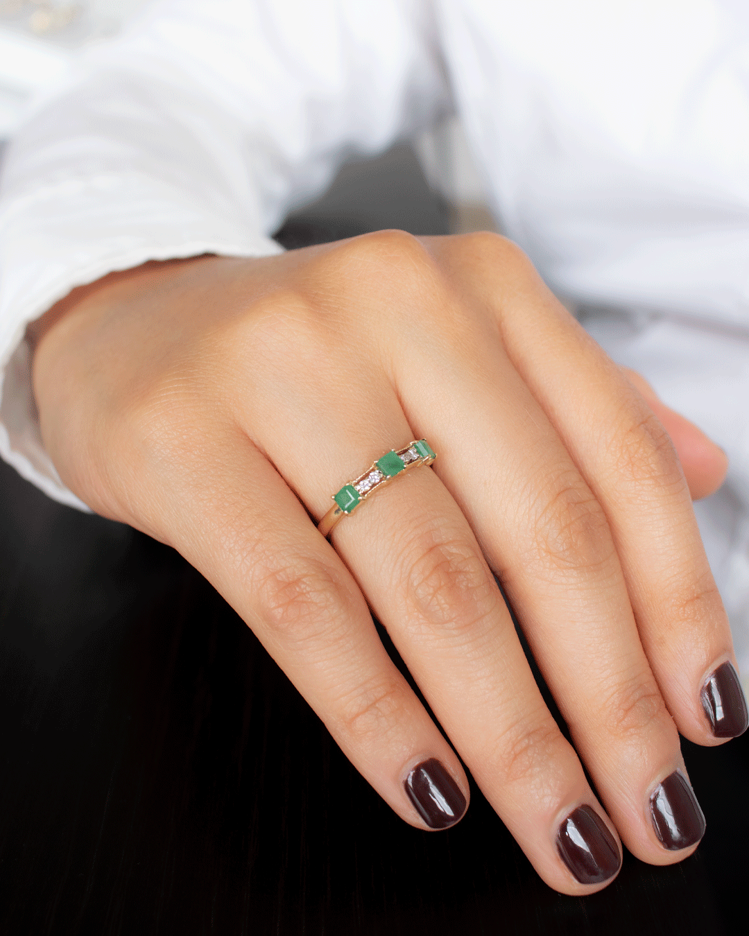 Anillo de Oro con Diamantes y Esmeraldas