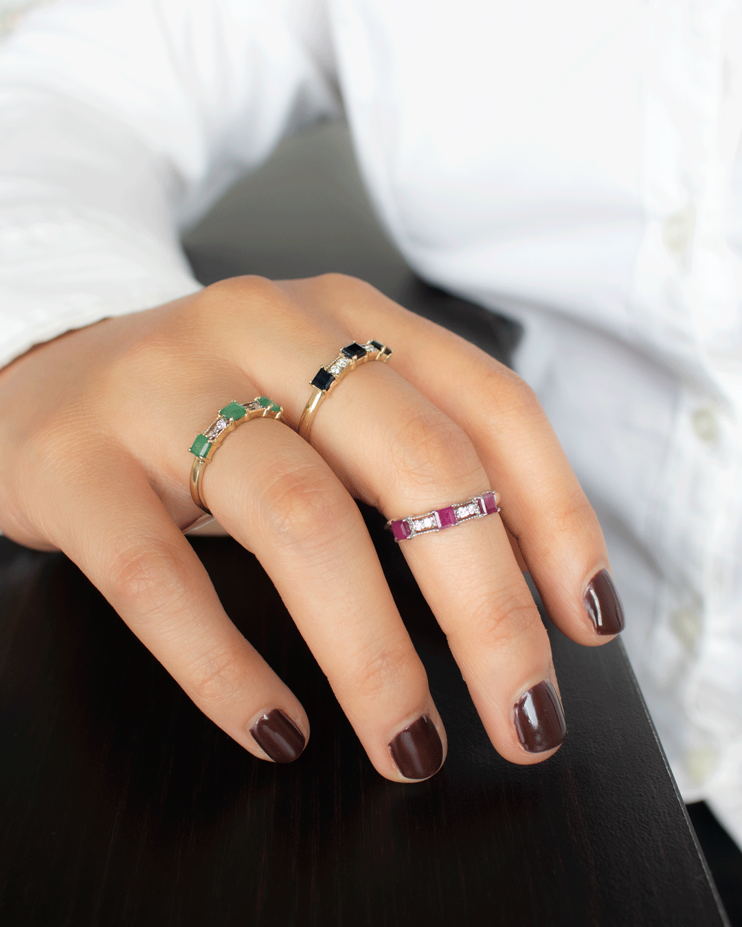 Anillo de Oro con Diamantes y Esmeraldas