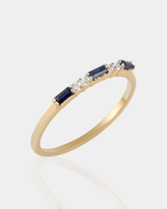 Anillo de Oro con Diamantes y Zafiro Azul