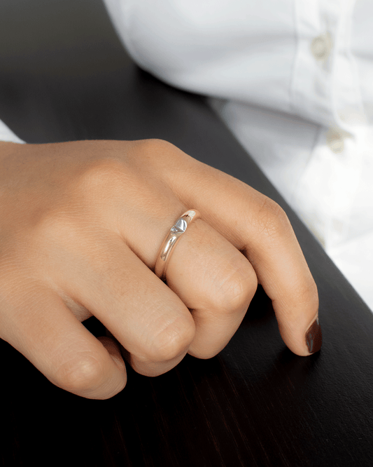 Anillo con Corazones de Oro y Diamante