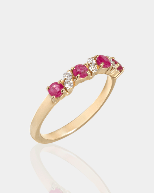Anillo de Oro con Diamantes y Rubí
