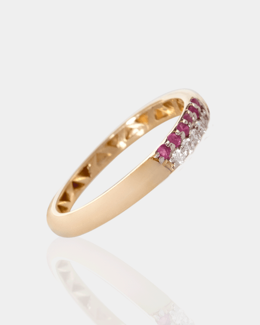 Anillo de Oro con Diamantes y Rubí