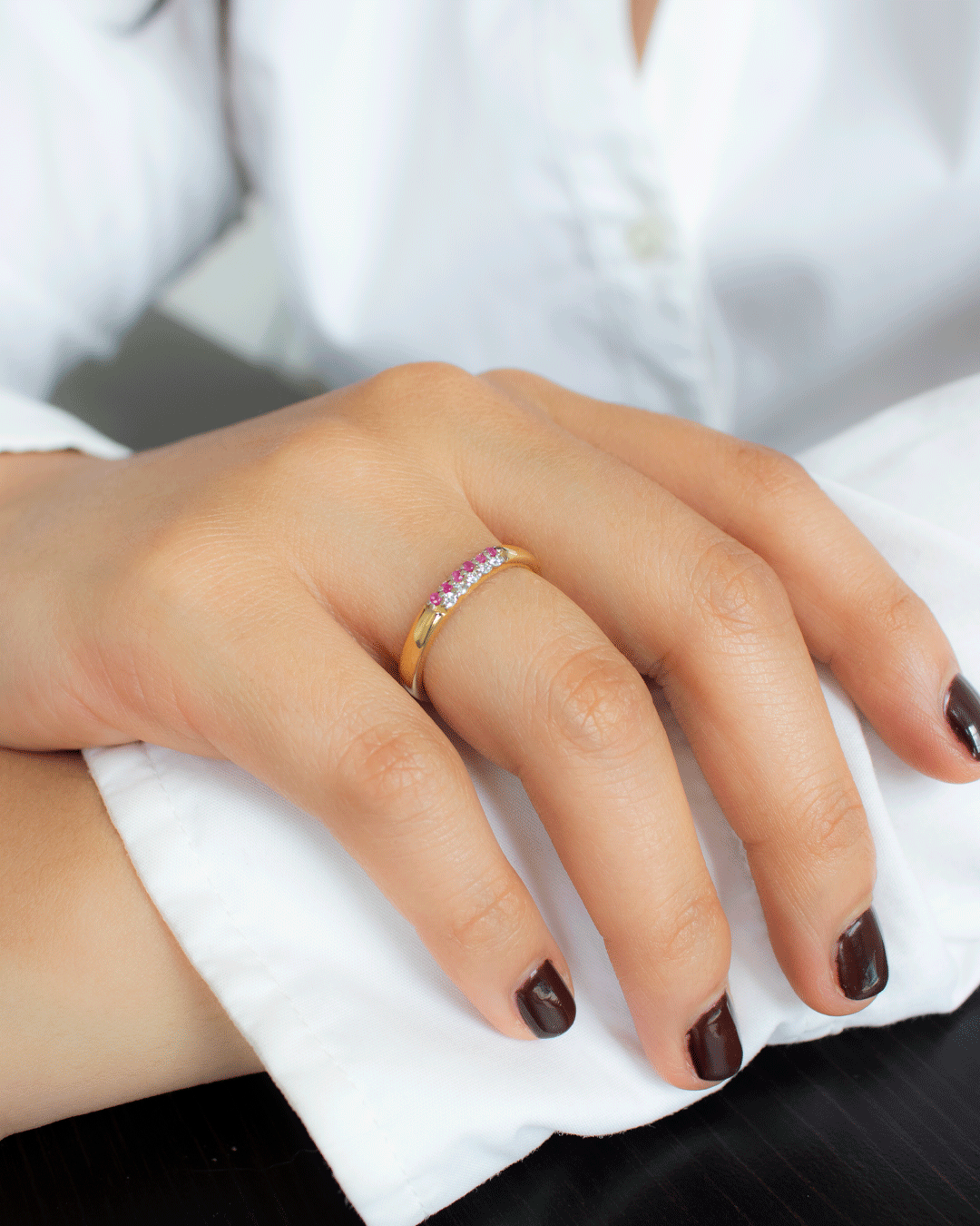 Anillo de Oro con Diamantes y Rubí